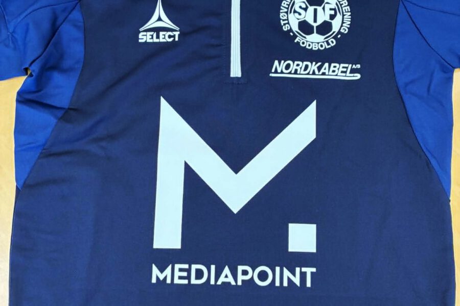 Spilletrøje til Støvring Idrætsforening Fodbold med MEDIAPOINTs logo