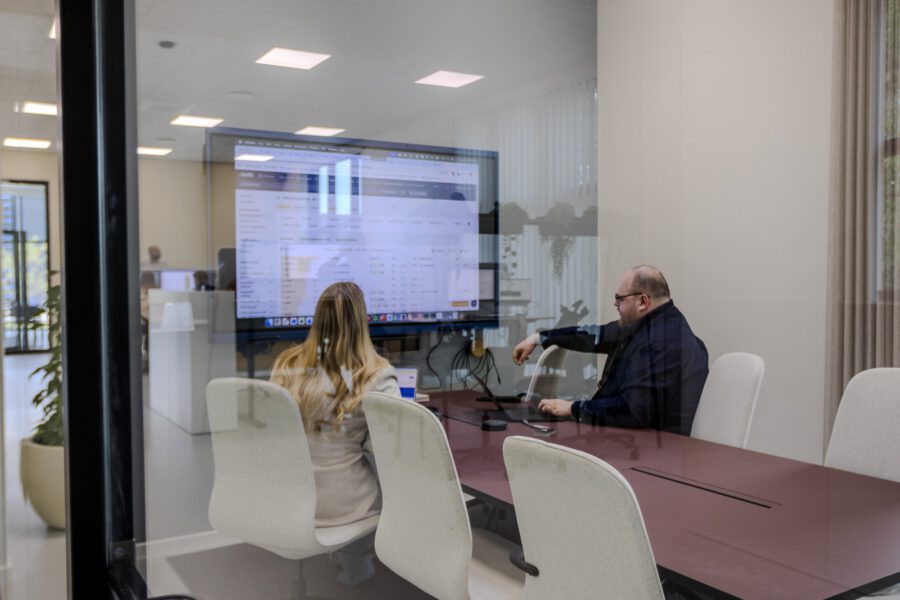 Møde omkring bordet hos MEDIAPOINT