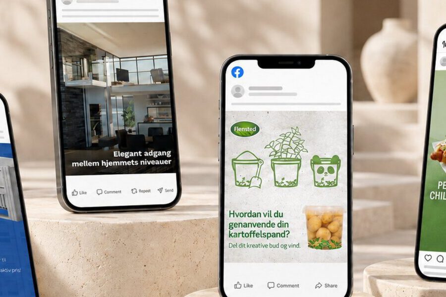 Annoncer til LinkedIn og Facebook vist på tre telefoner